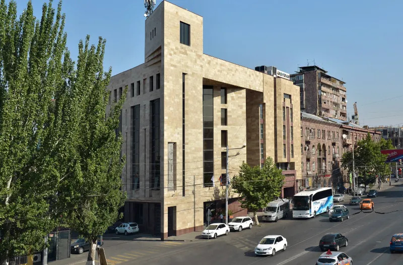 هتل Ani Central Inn